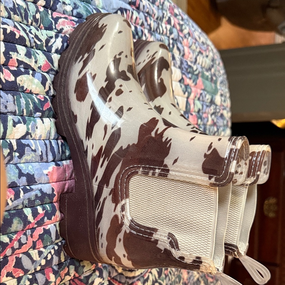 London Fog Brown Cow Print Chelsea Rain Booties - Picture 4 of 4